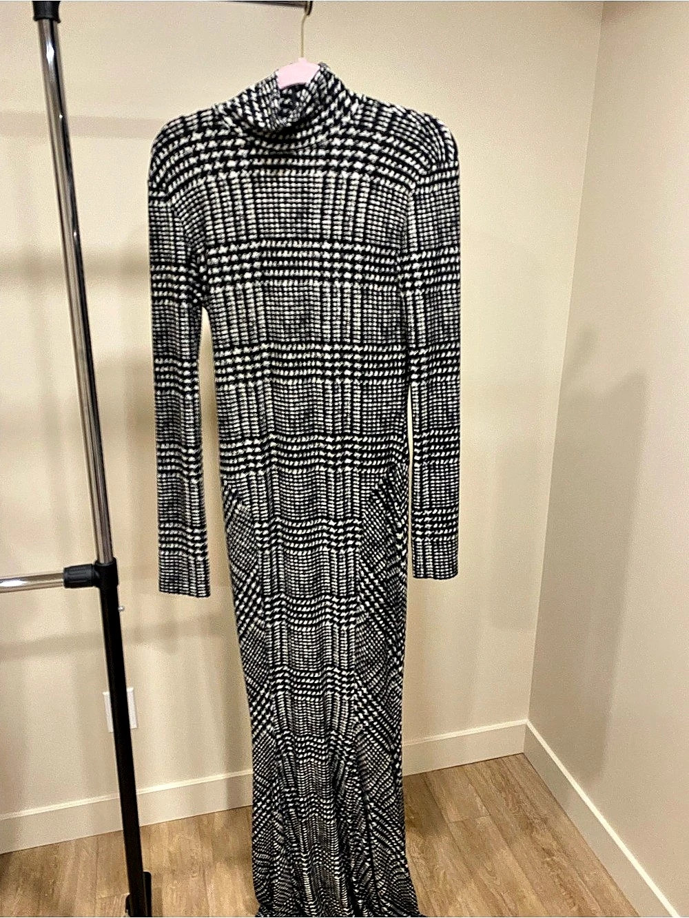 Norma Kamali Long Sleeve Turtleneck Fishtail Gown in Large Houndstooth Medium